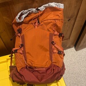 REÍ Traverse 32 Orange Backpack